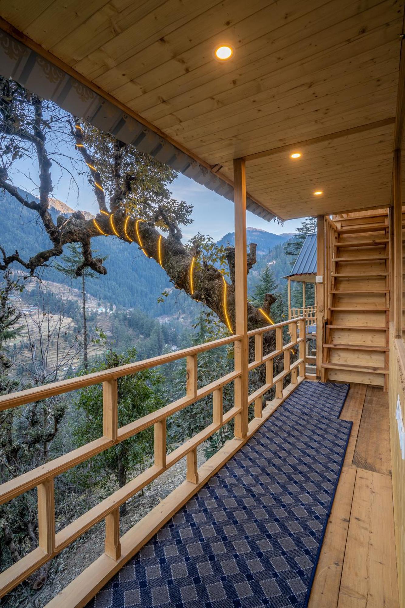 Into The Woods Treehouse Jibhi Vila Exterior foto