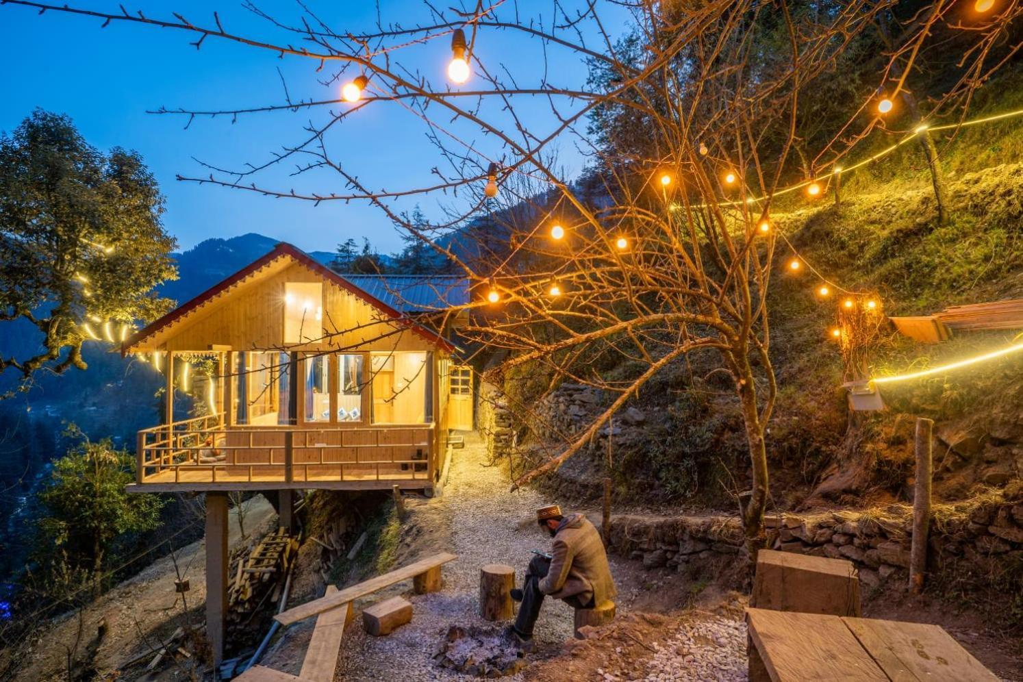Into The Woods Treehouse Jibhi Vila Exterior foto