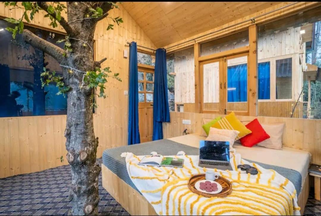 Into The Woods Treehouse Jibhi Vila Exterior foto